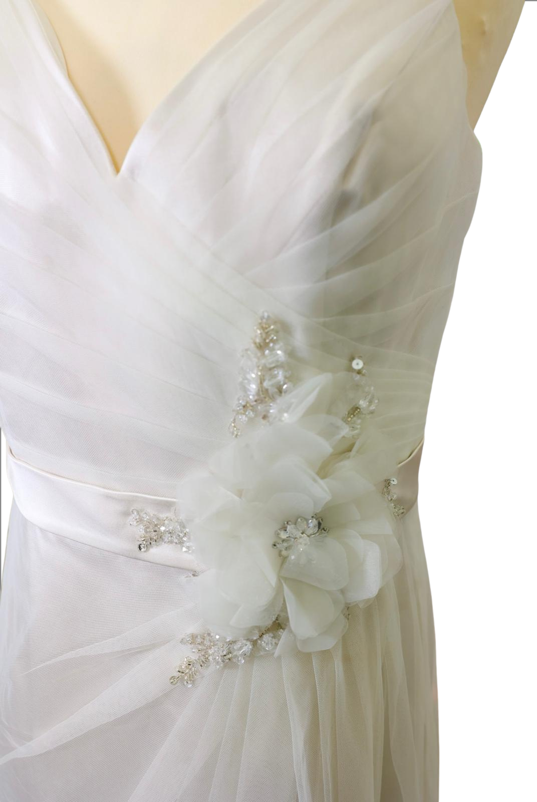 Elegant White Chiffon Wedding Dress - Image 3