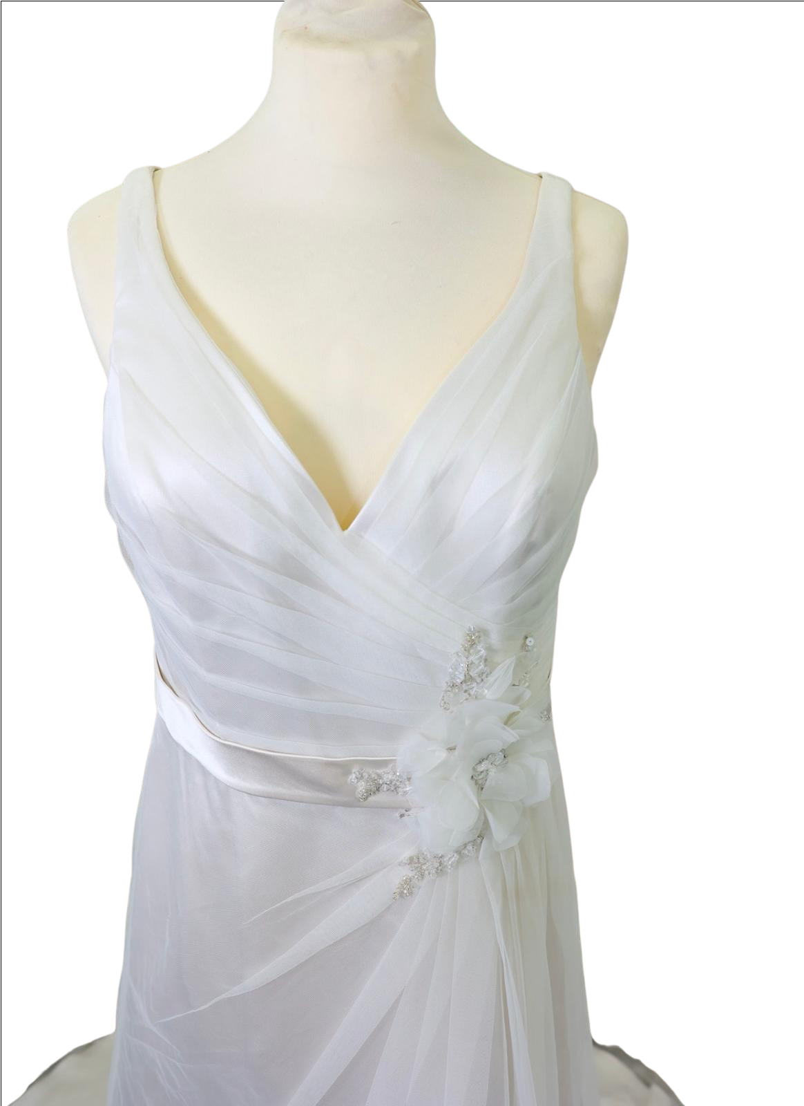 Elegant White Chiffon Wedding Dress - Image 4