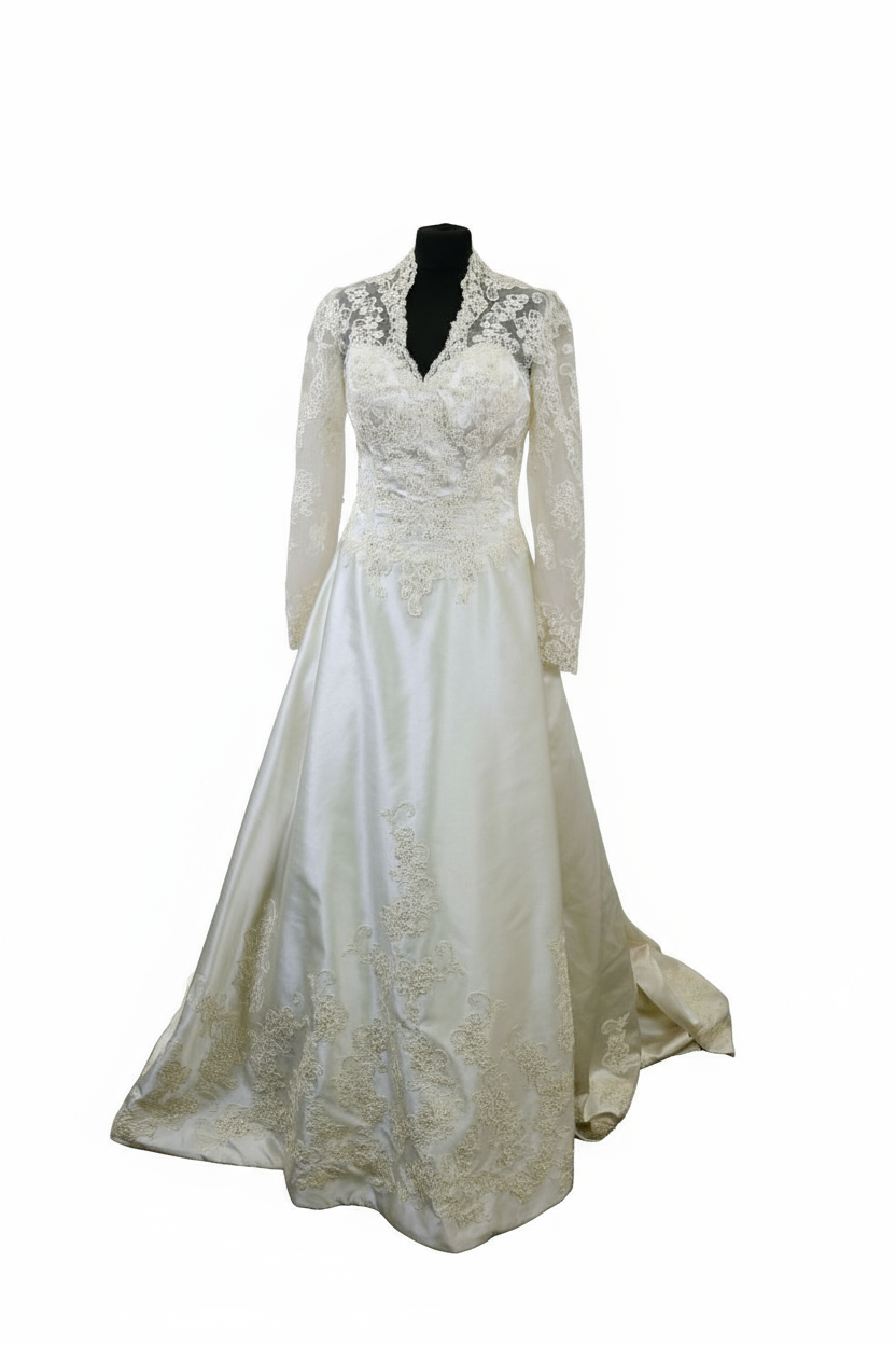 Vintage Lace Wedding Dress - Image 3