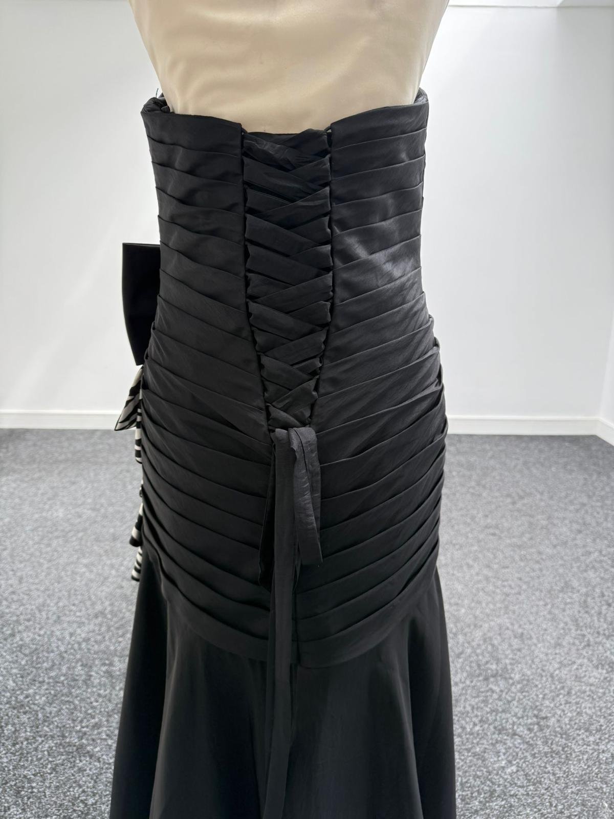 Black Strapless Sweetheart Evening Gown with Crystal Brooch Detail - Image 4