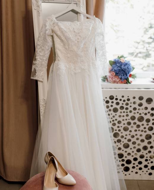 perfect white wedding dress on the wedding day